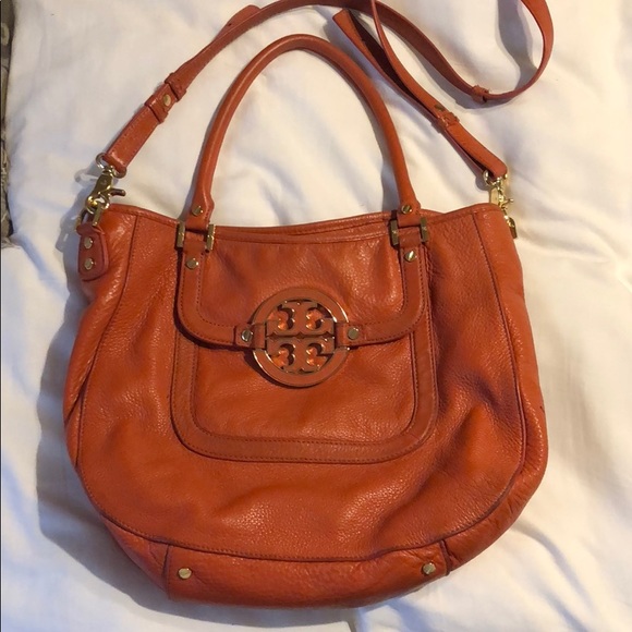 Tory Burch Handbags - Tory Burch Amanda Hobo purse